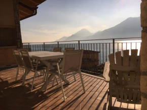 Appartamento DELUXE 1 con vasca idromassaggio vista Lago di Garda, riscaldata, privata e utilizzabile tutto l'anno Brenzone